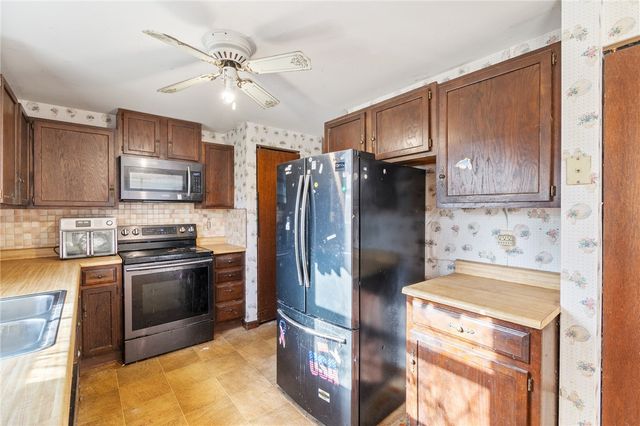 72 Thistlewood Lane, Ogden, NY 14559