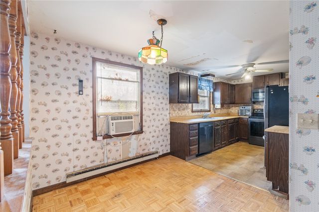 72 Thistlewood Lane, Ogden, NY 14559