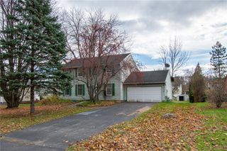 72 Thistlewood Lane, Ogden, NY 14559