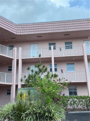 190 Turtle Lake CT 307, Naples, FL 34105