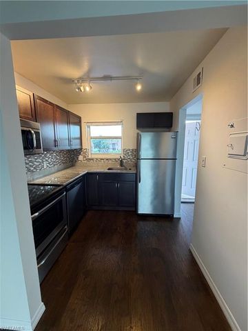 190 Turtle Lake CT 307, Naples, FL 34105