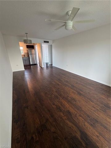 190 Turtle Lake CT 307, Naples, FL 34105