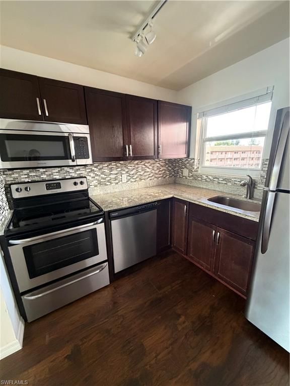 190 Turtle Lake CT 307, Naples, FL 34105