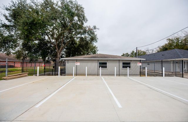 5042 Mallow Street B, Houston, TX 77033