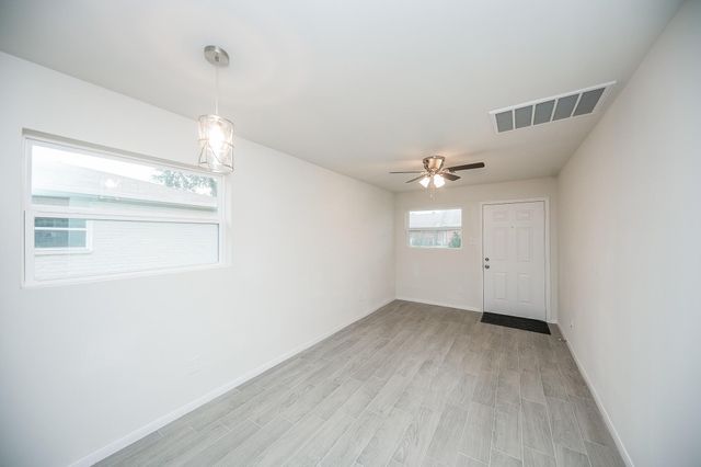 5042 Mallow Street B, Houston, TX 77033