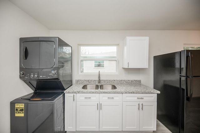 5042 Mallow Street B, Houston, TX 77033