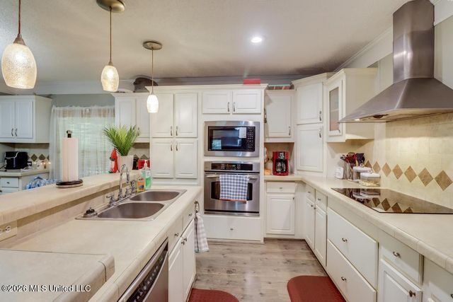 17112 Camellia Street, Kiln, MS 39556