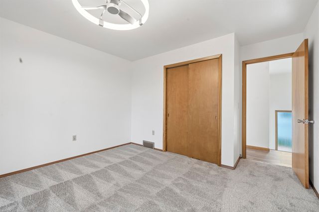 1231 NW 7th St, Minot, ND 58703