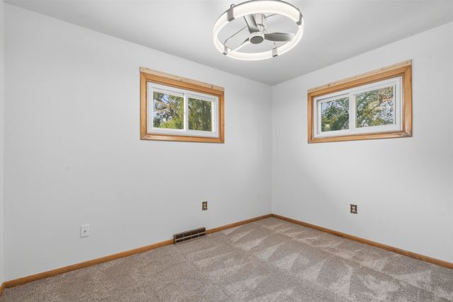 1231 NW 7th St, Minot, ND 58703