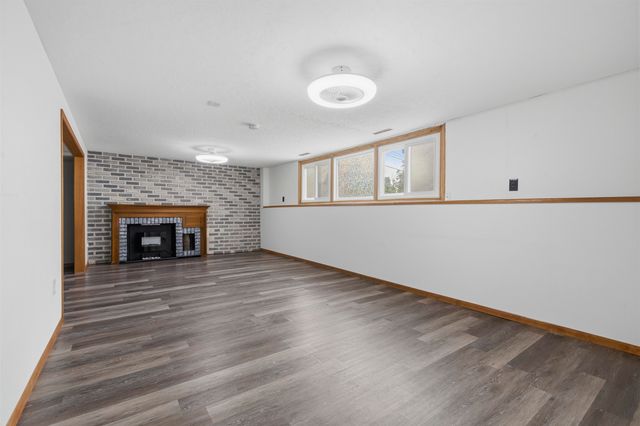 1231 NW 7th St, Minot, ND 58703
