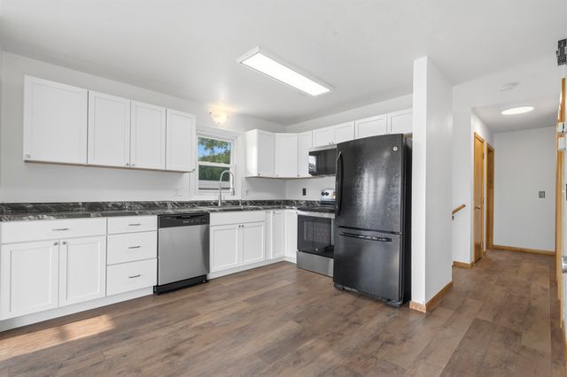1231 NW 7th St, Minot, ND 58703