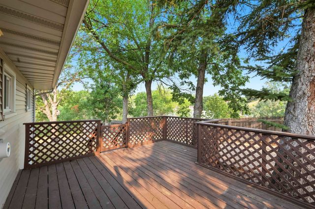 1231 NW 7th St, Minot, ND 58703