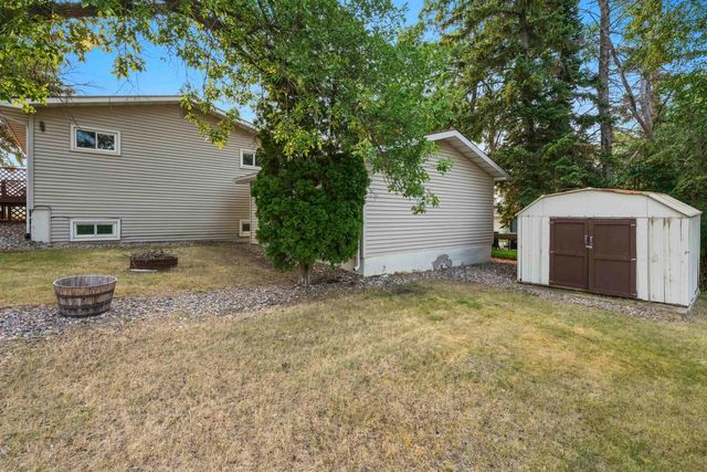 1231 NW 7th St, Minot, ND 58703