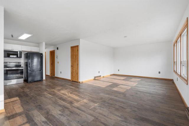 1231 NW 7th St, Minot, ND 58703