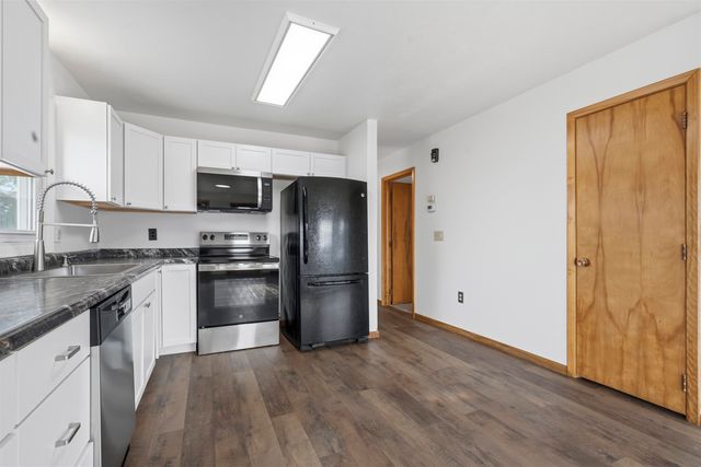 1231 NW 7th St, Minot, ND 58703