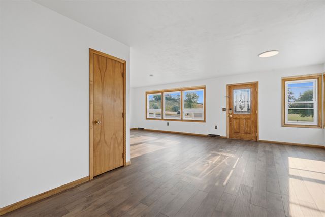 1231 NW 7th St, Minot, ND 58703