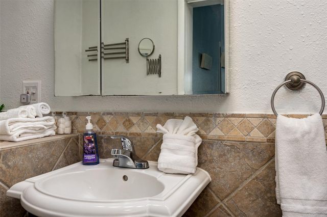 1 MAPLEWOOD AVENUE, Clearwater, FL 33765