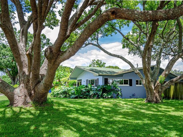 1 MAPLEWOOD AVENUE, Clearwater, FL 33765