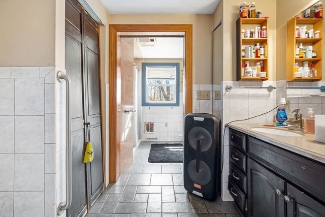 20 George St, Fitchburg, MA 01420