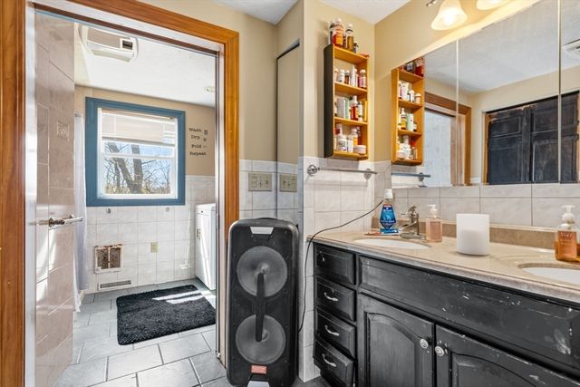 20 George St, Fitchburg, MA 01420