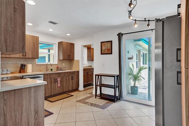 2320 SW 36th Ave, Fort Lauderdale, FL 33312