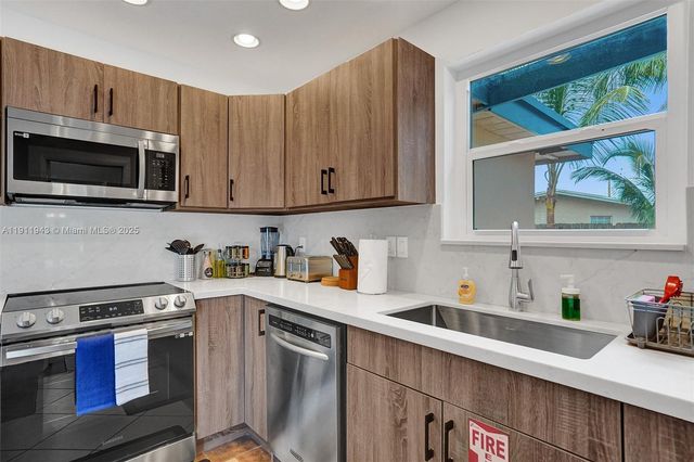 2320 SW 36th Ave, Fort Lauderdale, FL 33312