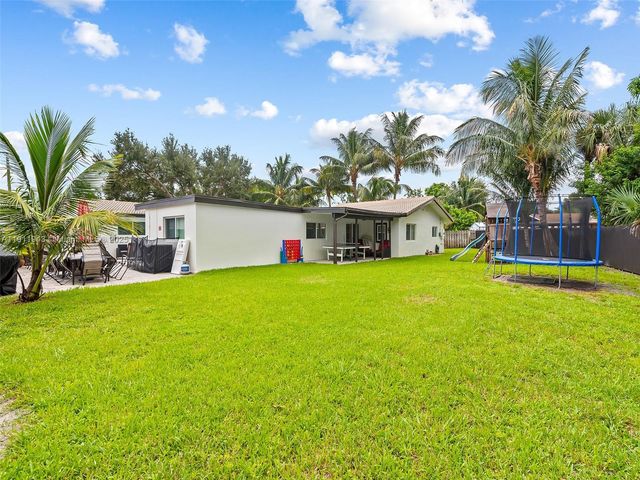 2320 SW 36th Ave, Fort Lauderdale, FL 33312
