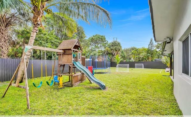 2320 SW 36th Ave, Fort Lauderdale, FL 33312