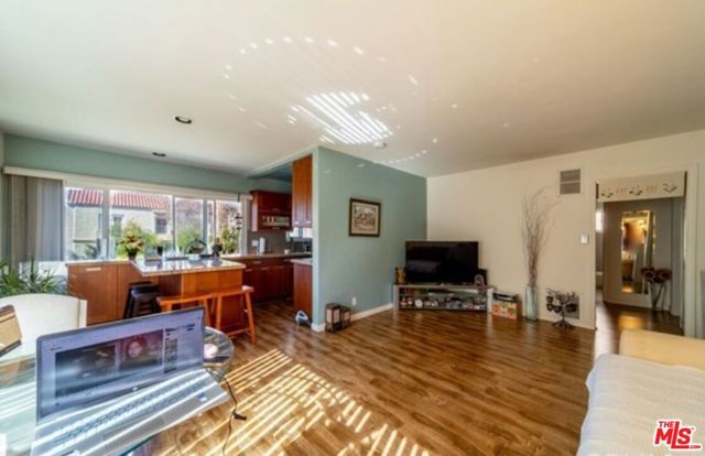 138 S St Andrews Place 4, Los Angeles, CA 90004