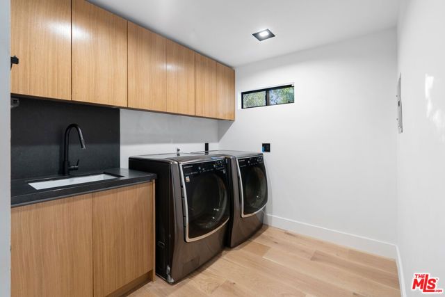 23283 Erwin Street, Woodland Hills (los Angeles), CA 91367