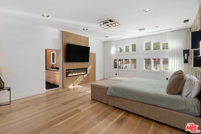 23283 Erwin Street, Woodland Hills (los Angeles), CA 91367