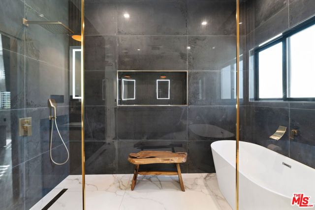 23283 Erwin Street, Woodland Hills (los Angeles), CA 91367