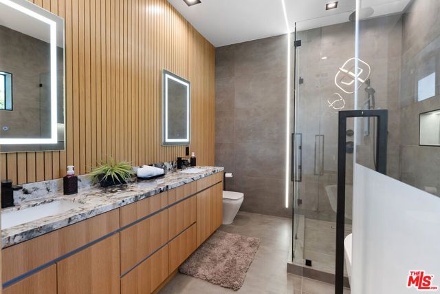 23283 Erwin Street, Woodland Hills (los Angeles), CA 91367