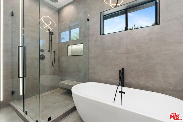 23283 Erwin Street, Woodland Hills (los Angeles), CA 91367