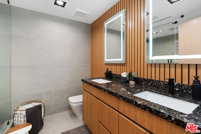 23283 Erwin Street, Woodland Hills (los Angeles), CA 91367