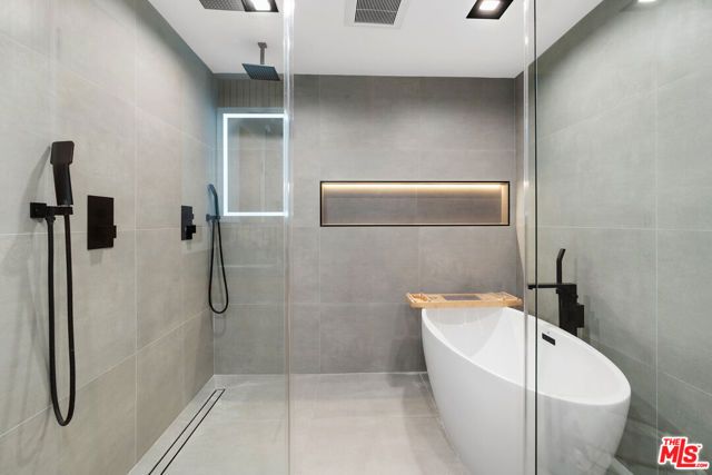 23283 Erwin Street, Woodland Hills (los Angeles), CA 91367