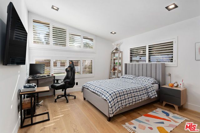 23283 Erwin Street, Woodland Hills (los Angeles), CA 91367