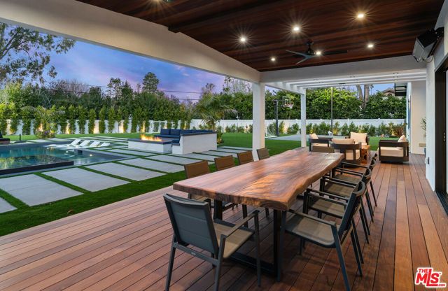 23283 Erwin Street, Woodland Hills (los Angeles), CA 91367