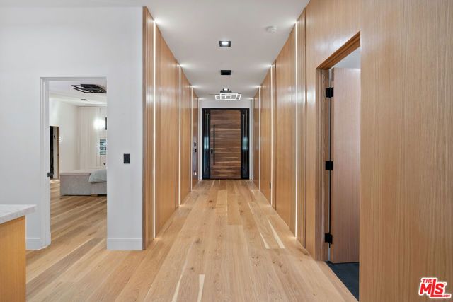 23283 Erwin Street, Woodland Hills (los Angeles), CA 91367