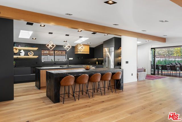 23283 Erwin Street, Woodland Hills (los Angeles), CA 91367