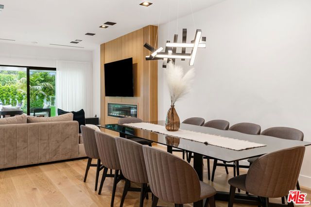 23283 Erwin Street, Woodland Hills (los Angeles), CA 91367