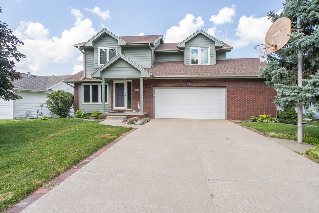 5213 Wakonda Drive, Norwalk, IA 50211