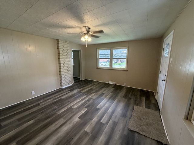 1156 Eisenhower Dr, West Deer, PA 15076