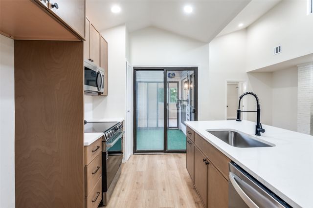 17490 Meandering Way 2202, Dallas, TX 75252