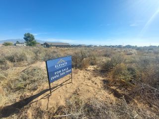 320 10th Avenue NE, Rio Rancho, NM 87144