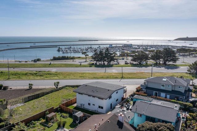 355 Avenue Alhambra, El Granada, CA 94018