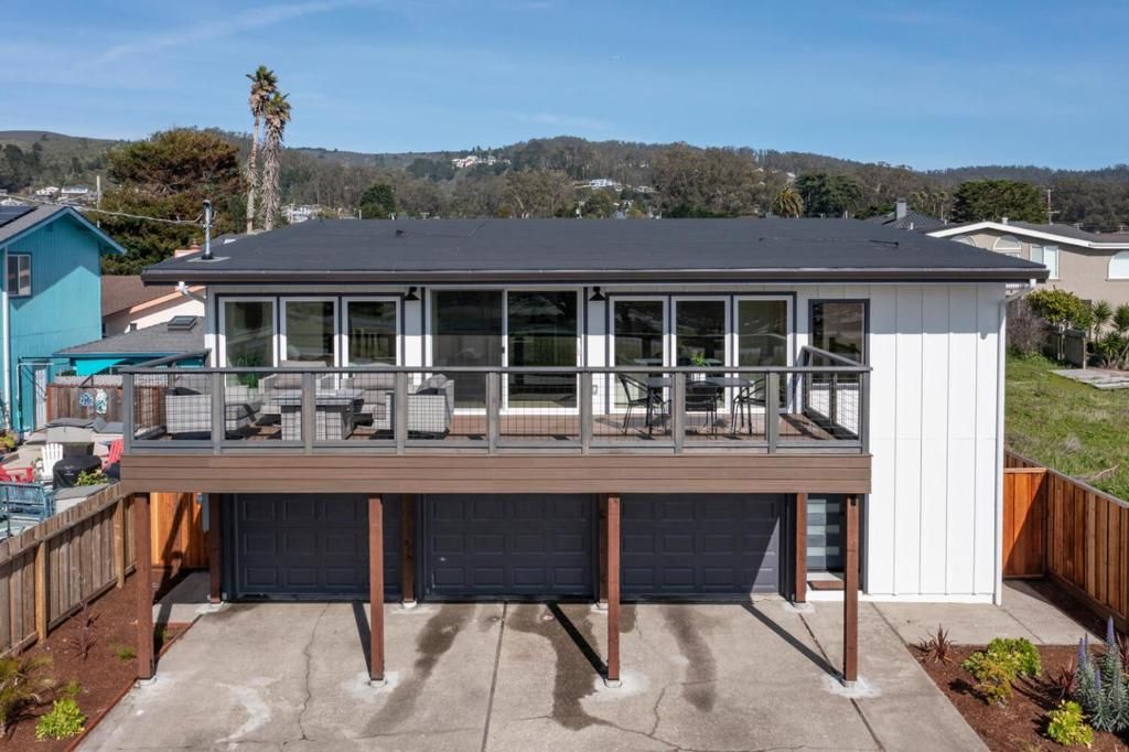 Image 14 of property listing at 355 Avenue Alhambra, El Granada, CA 94018