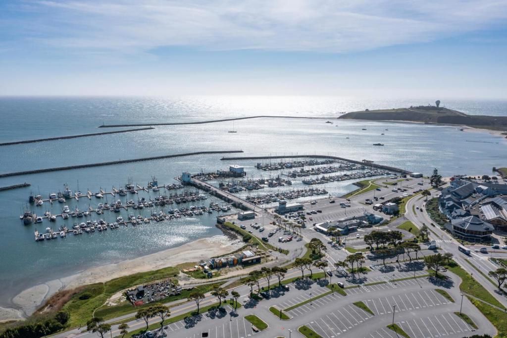 Image 4 of property listing at 355 Avenue Alhambra, El Granada, CA 94018