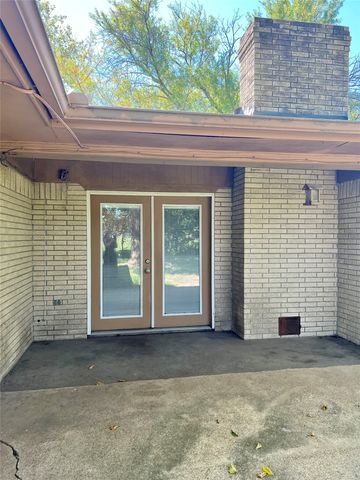 100 Comanche Court, Waxahachie, TX 75165