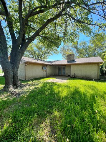 100 Comanche Court, Waxahachie, TX 75165